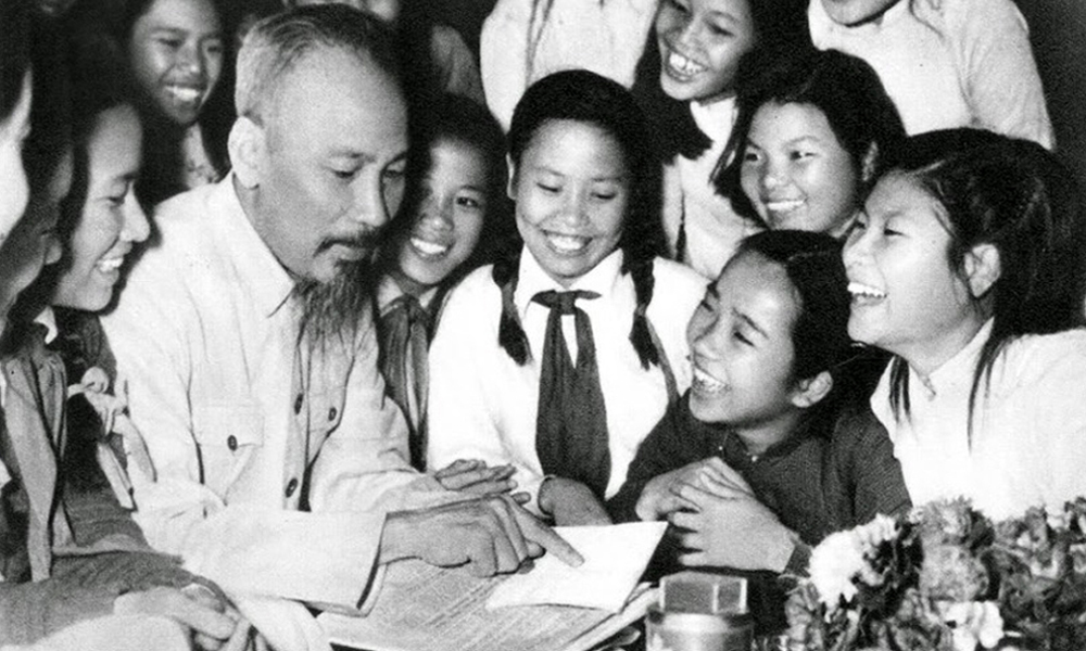 Hồ Chí Minh - Người là niềm tin tất thắng 